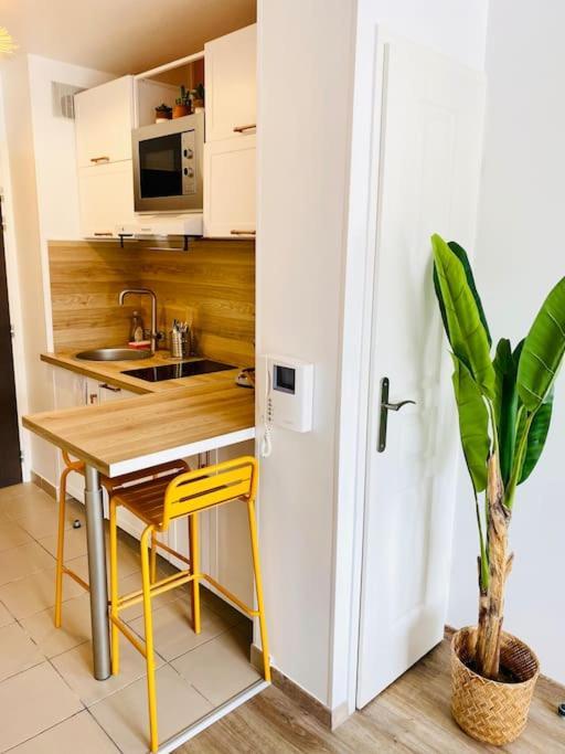 Lakaz Creole - Caen Centre Apartment ภายนอก รูปภาพ