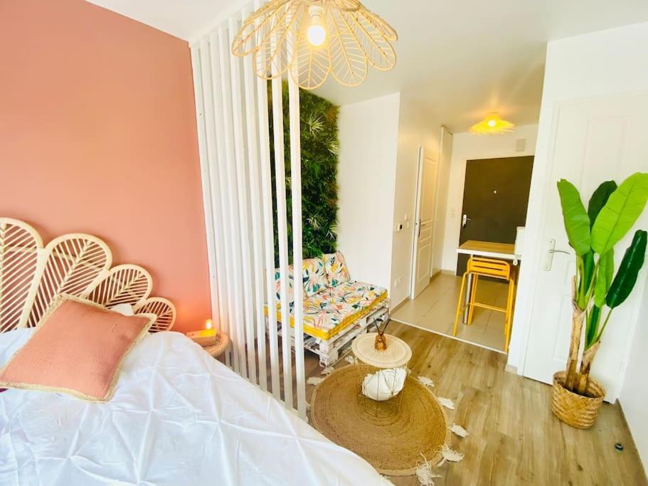Lakaz Creole - Caen Centre Apartment ภายนอก รูปภาพ